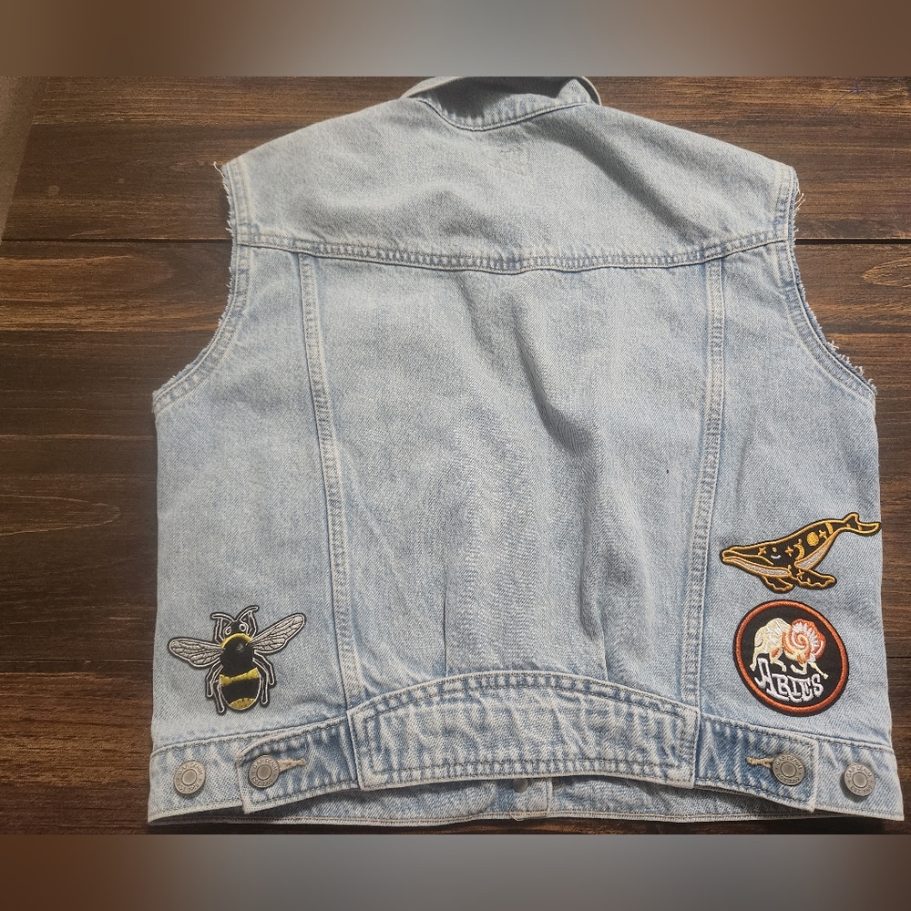 Gap Distressed Denim Jean Vest with Patches small - Picture 2 of 9